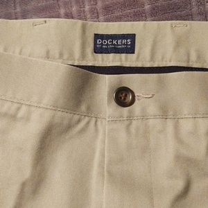 Men's Tan Dockers Casual Pants
